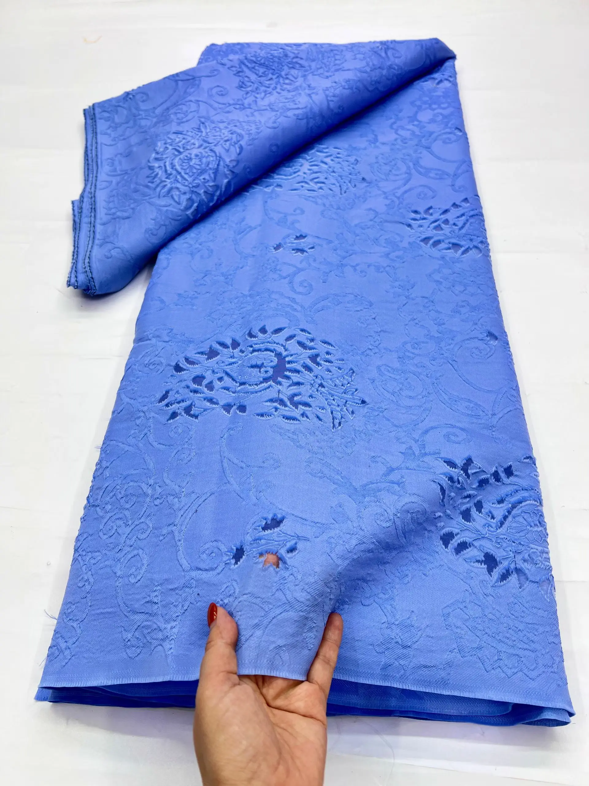 

Новейшая небесно-голубая африканская дамасская ткань с кружевом, высококачественный жаккардовый брокат 2026 года для нигерийских праздничных платьев KHD26134