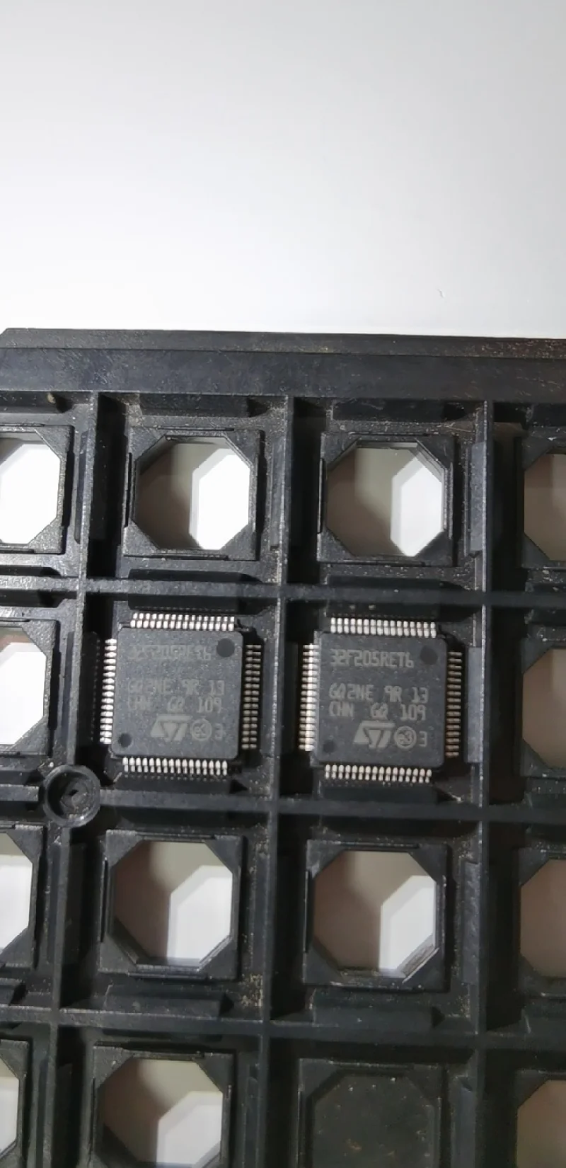 

SACOH New Original EPM570T100C5N EPM570T100I5N TQFP-100 programmable chip IC