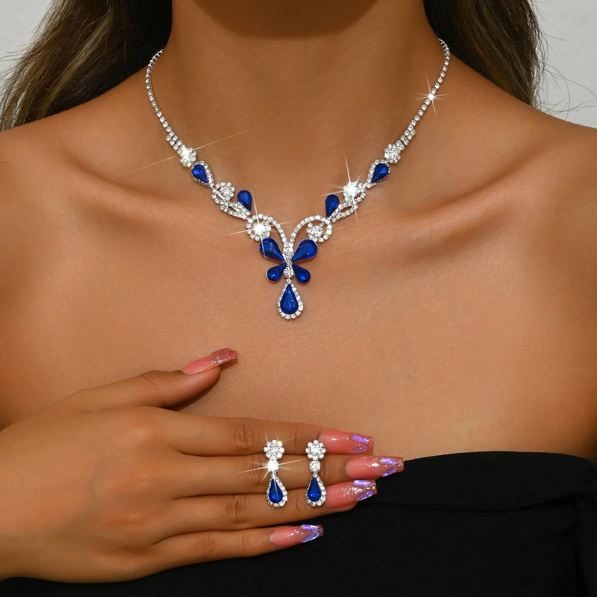1 Set of Jewelry Includes (1 Bracelet + 1 Necklace) Fashionable and Trendy Zircon Luxury Exquisite Artificial Crystal Butterfly Set, Popular on Instagram, Perfect for Wearing with Dresses, Ideal for Brides' Weddings, Banquets, Parties, Fashionable Women's Clothing, Evening Events, and as an Exquisite Birthday Gift