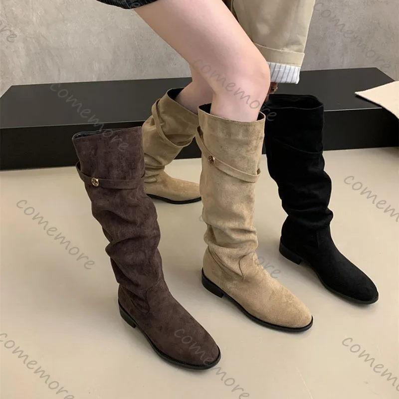 

Женские замшевые рыцарские сапоги Comemore, новинка 2023 года, осенние плиссированные модные женские туфли на массивном каблуке в стиле ретро, однотонные длинные Botas Femininas
