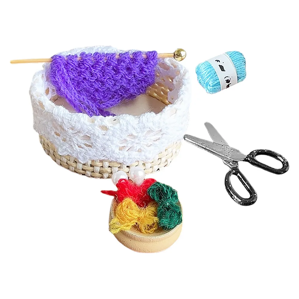 

Набор миниатюрных принадлежностей для вязания: корзина, инструменты для шитья, аксессуары для кукольного домика, декор для дома, имитация сцены