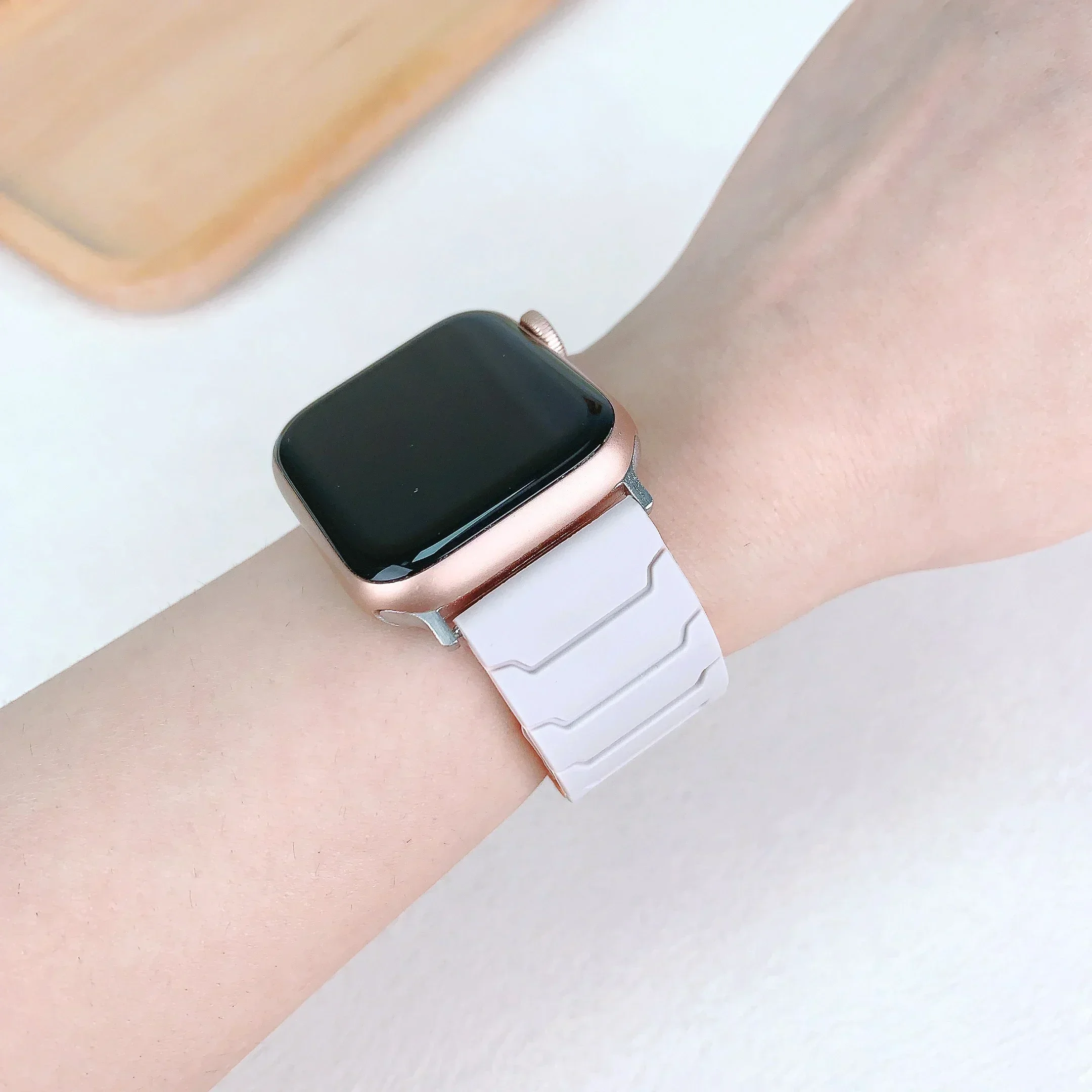

Magnetic Band for Apple Watch Ultra 2 49mm 45mm 44mm S10 46mm 42mm 40 41mm Silicone Strap for IWatch Series Ultra 2 9 8 7 6 5 4