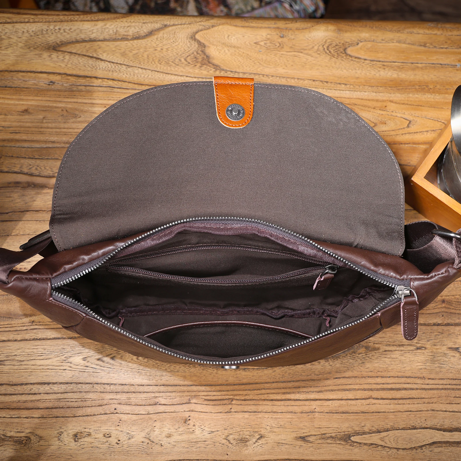 S.WORKER Herren-Umhängetasche aus echtem Leder, Umhängetaschen, einfache Rindsledertasche, pflanzlich gegerbtes Oberschichtleder, modisch, lässig – Detail 25