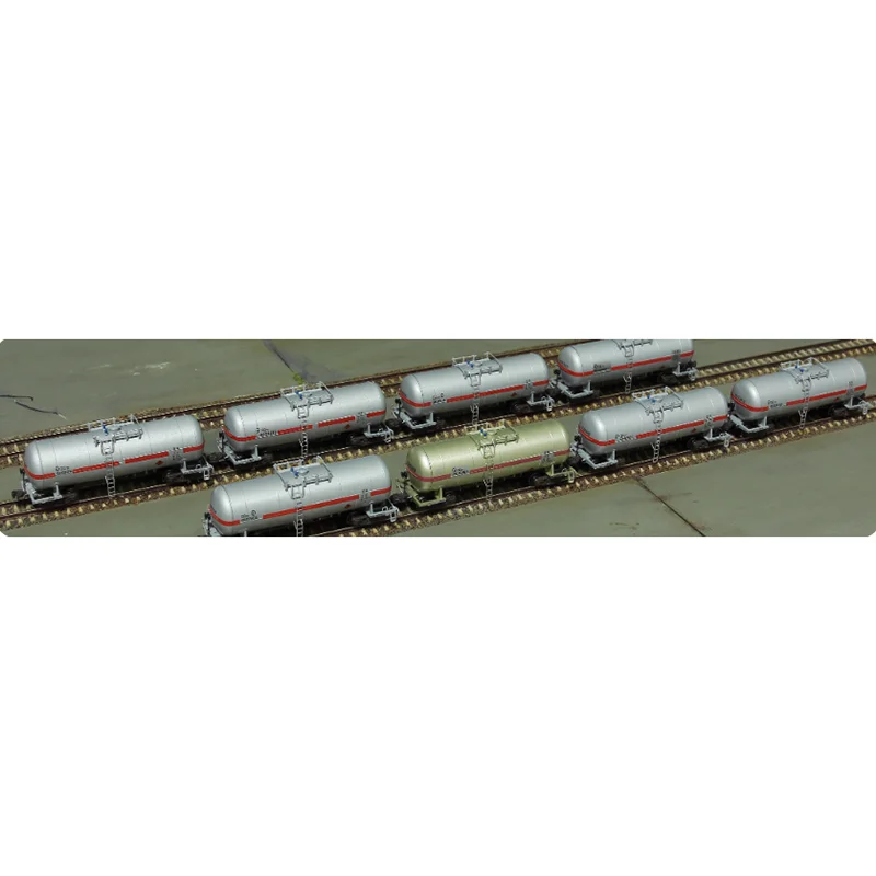 1:160 Scale Tank truck Eight-section set Alloy Train Model Adult Collection Static Display Toys