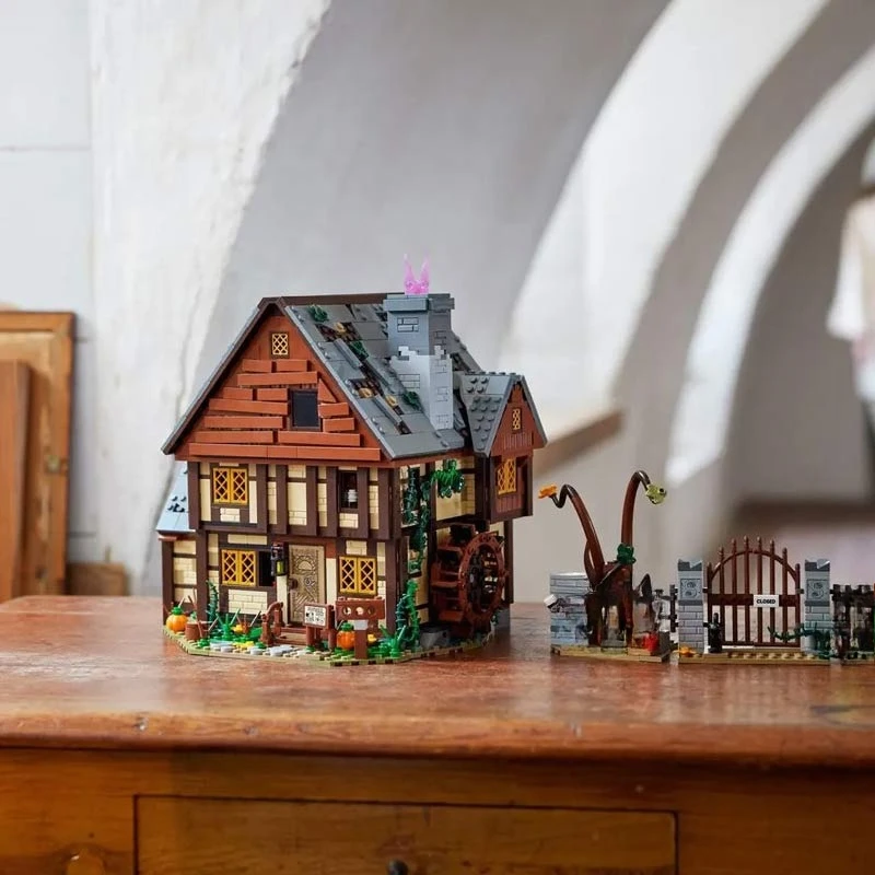2316PCS ไอเดีย Hocus Pocus Sanderson Sisters 'Cottage 21341 บล็อกอาคาร 6 ตัวเลขประกอบอิฐของขวัญของเล่นสําหรับเด็ก