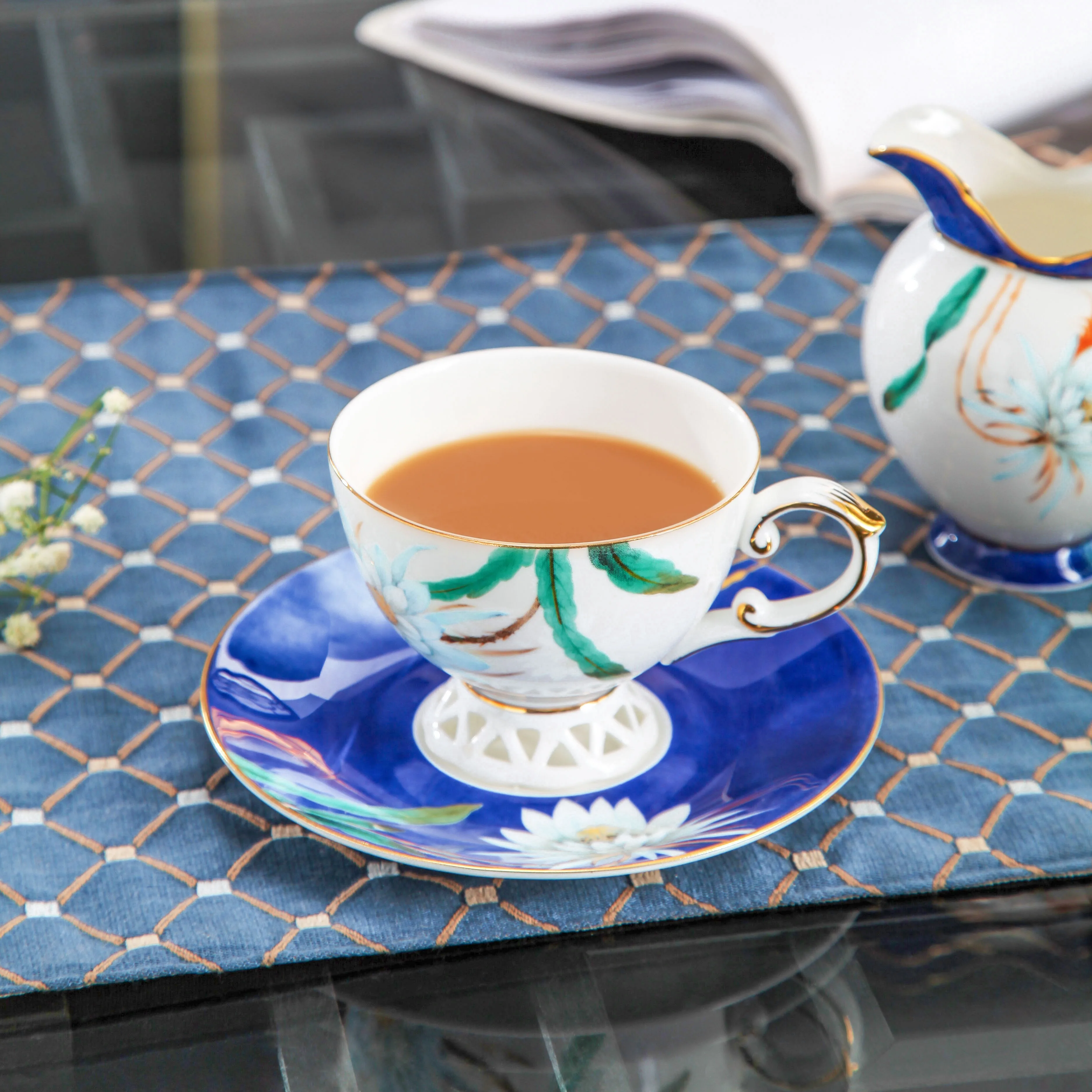 Rural Painting Ceramic Coffee Cup and Saucer Chinese Modern Golden Stroke Hollow Cup Bottom Mug Afternoon Tea Bone China Drink