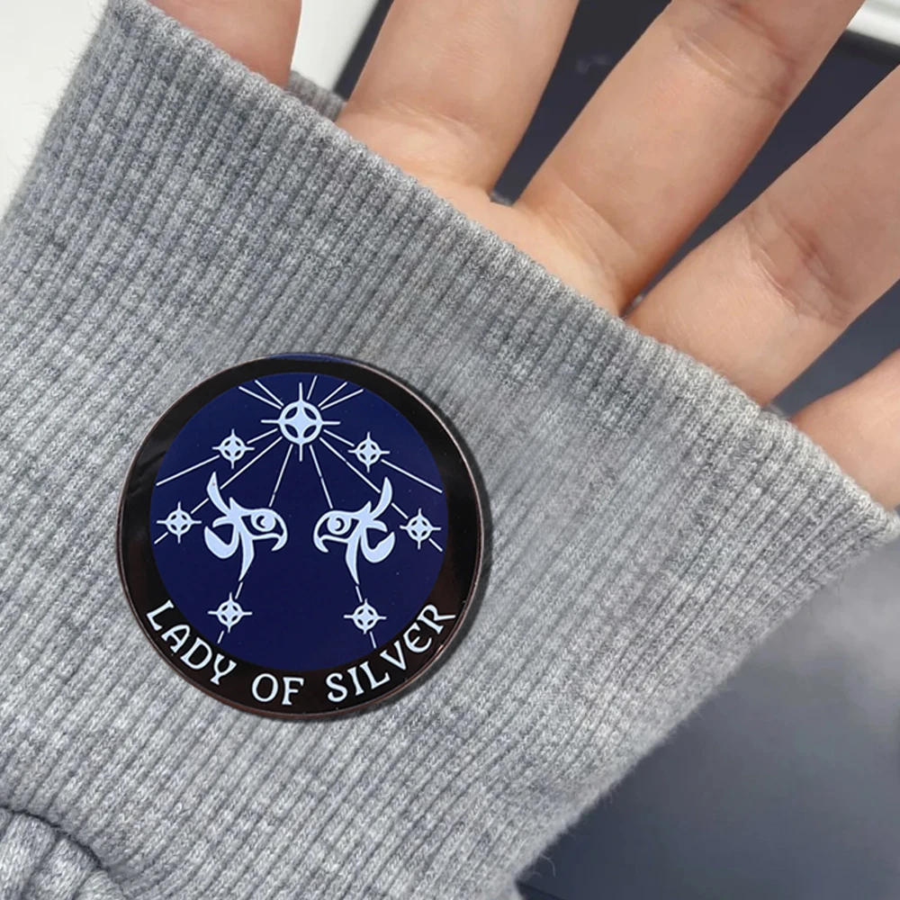 D & D عوالم منسية بروش Selune الرمز المقدس المينا شارة بدبوس آر بي جي ألعاب مجوهرات المهوس نردي الجدة مضحك المشجعين هدية