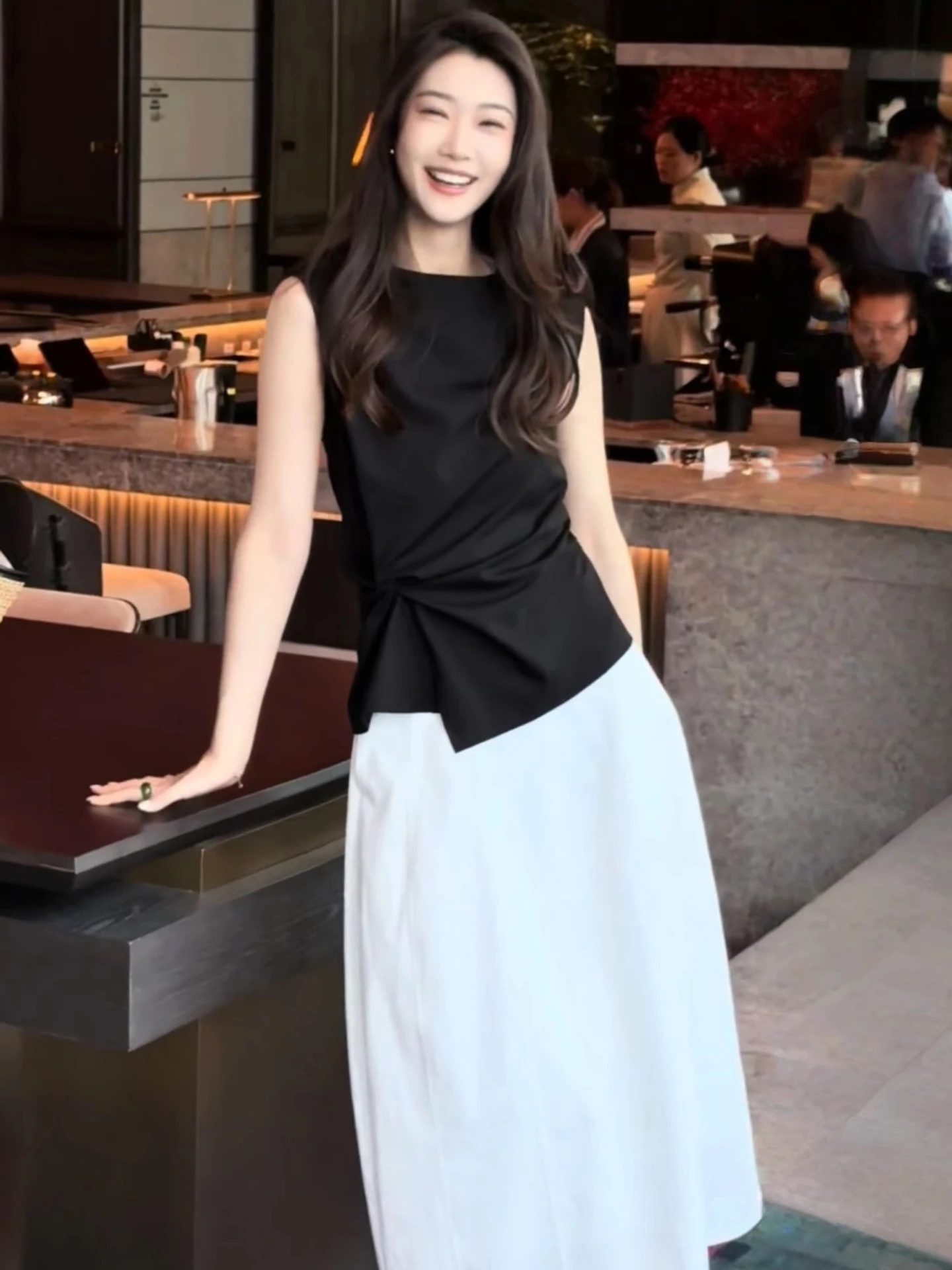

Faionable Svel Knot Ne Vest Color Women's Slimming Summer f Skirt Commute Anti-Aging Pure Color Top