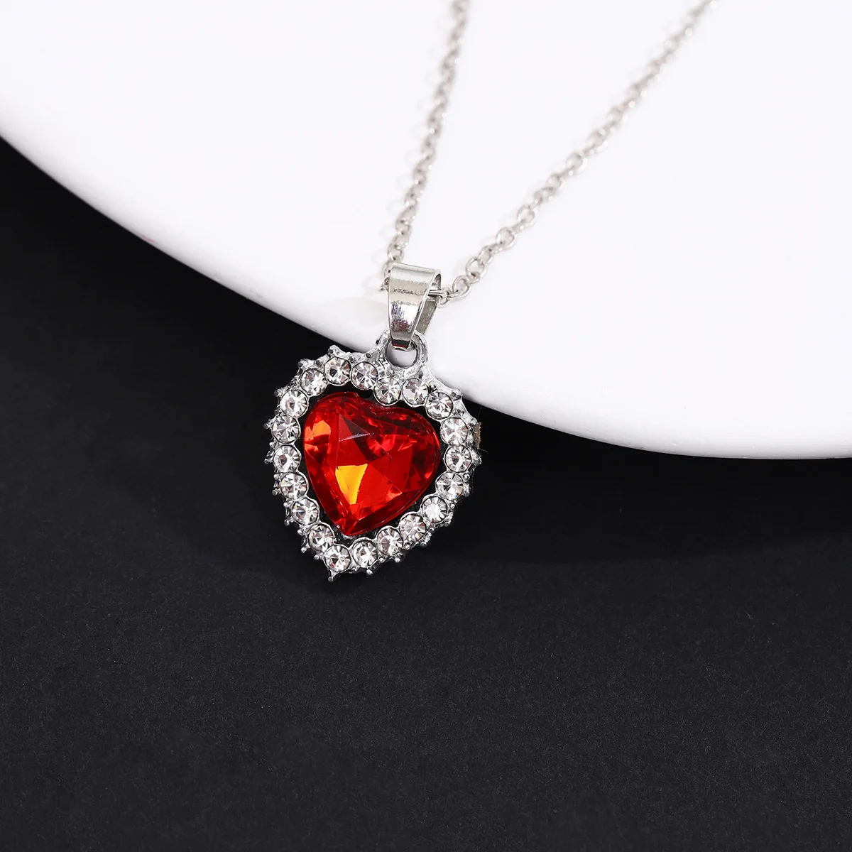 Elegant Red Heart Necklace for Women Luxury Minimalist Fashion Jewelry Stylish Accessory