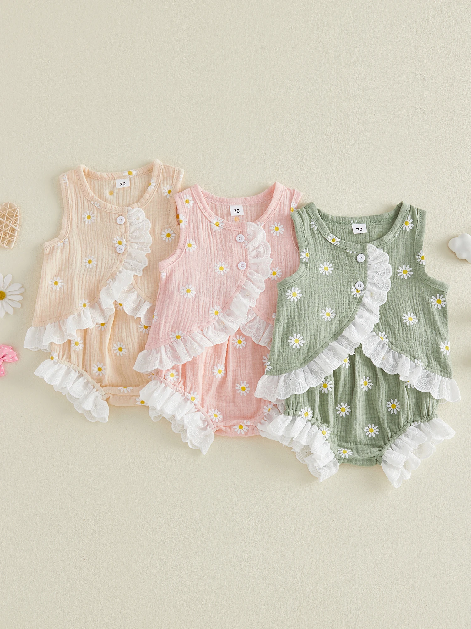 

Adorable Infant Girl Daisy Print Sleeveless Top and Shorts Set with Ruffled Trim and Button Detail for Summer Casual Outfit