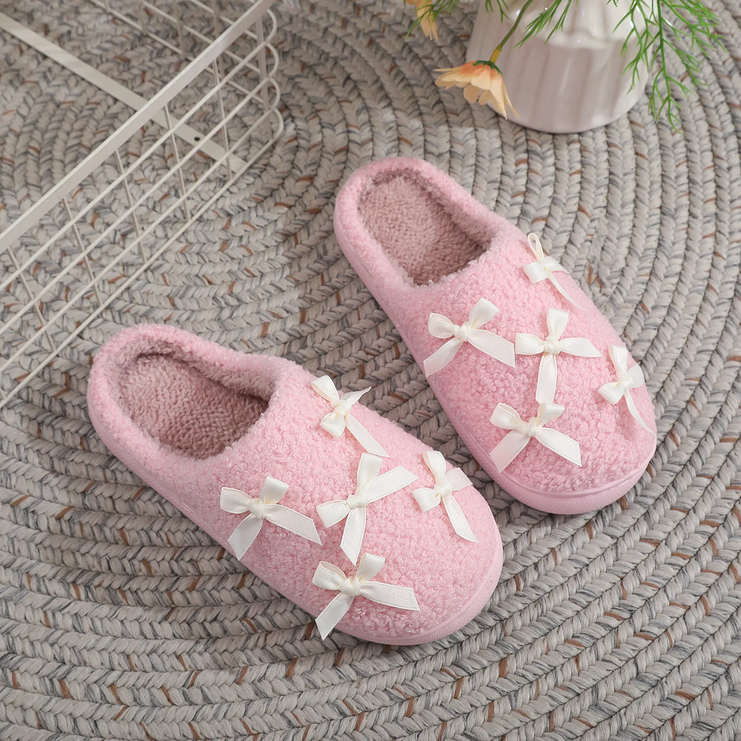 Neue Trendige Herbst- und Winter-Plüsch-Baumwoll-Hausschuhe für Damen, Warme Indoor-Pantoffeln mit Niedlicher Schleife in Rosa – Detail 9