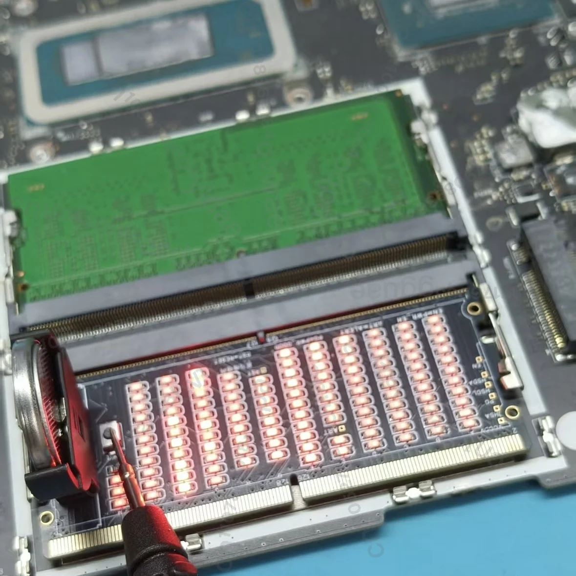 

DDR5 Memory Light Detection Card Tester Memory Slot Detection Notebook Repair and Testing Tool