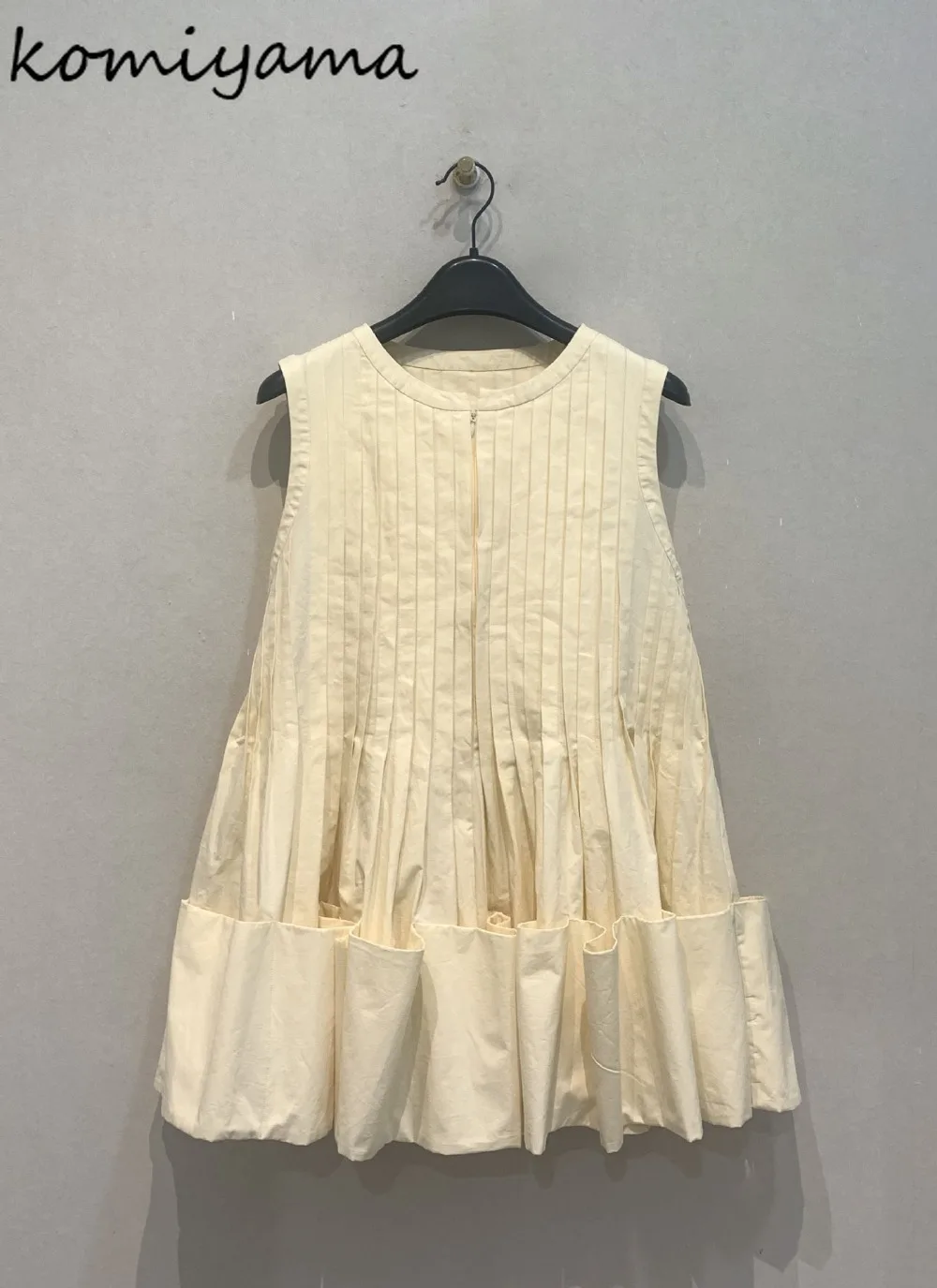 

Summer Ruffles Pleated Ropa De Mujer 2025 New Clothes Woman Japan Style Sleeveless Clothing Round Neck Top Loose Fashion Tops