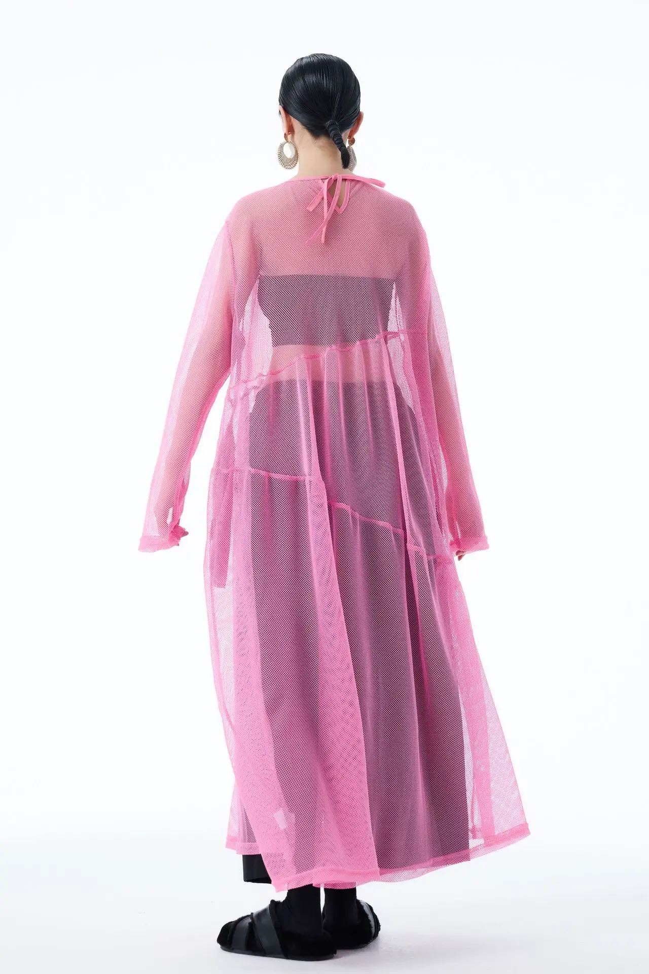 夏のレディースホローアウトドレス、メッシュスプライシングルーズレディースドレス、パーソナライズピンクロングシャツ、和風2025