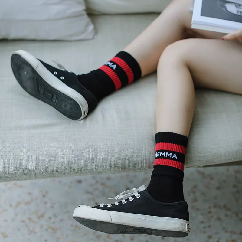 새로운 패션 컬러 블록 스트라이프 중반 종아리 스포츠 양말 남성 여성 통기성면 양말 야외 실행 농구 사이클링 양말