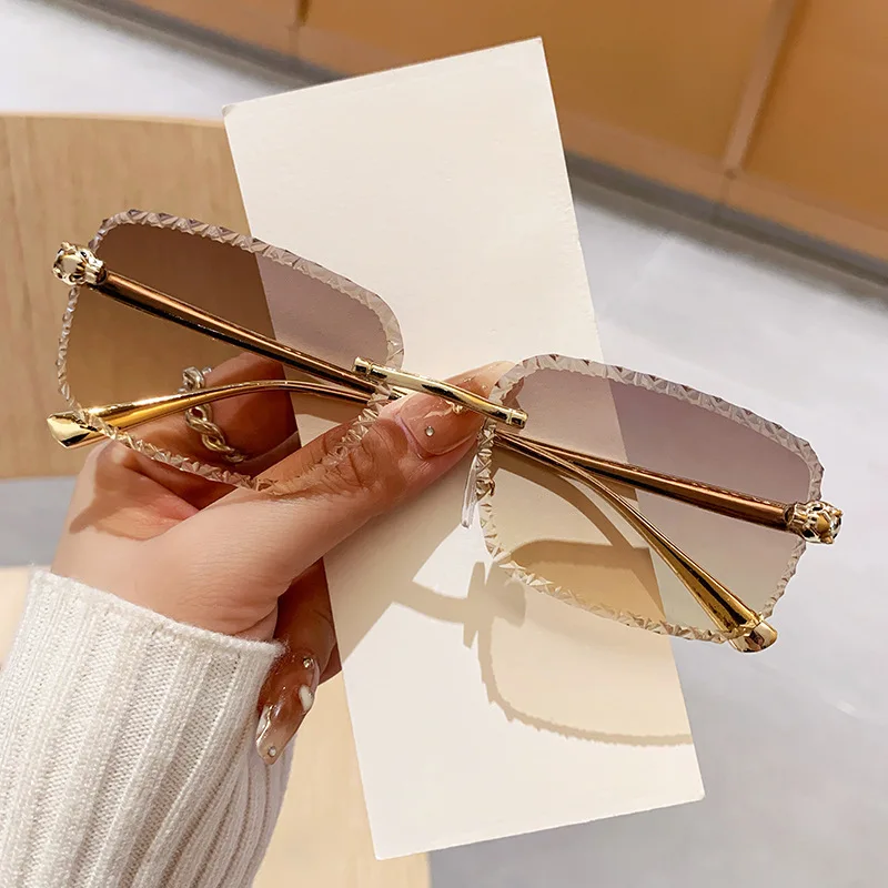 Damen-Sonnenbrille mit Metallrahmen, quadratisch, mit Gepardenmuster, zum Fahren, für den Strandurlaub im Freien, UV400, Vintage-Sonnenbrille für Damen