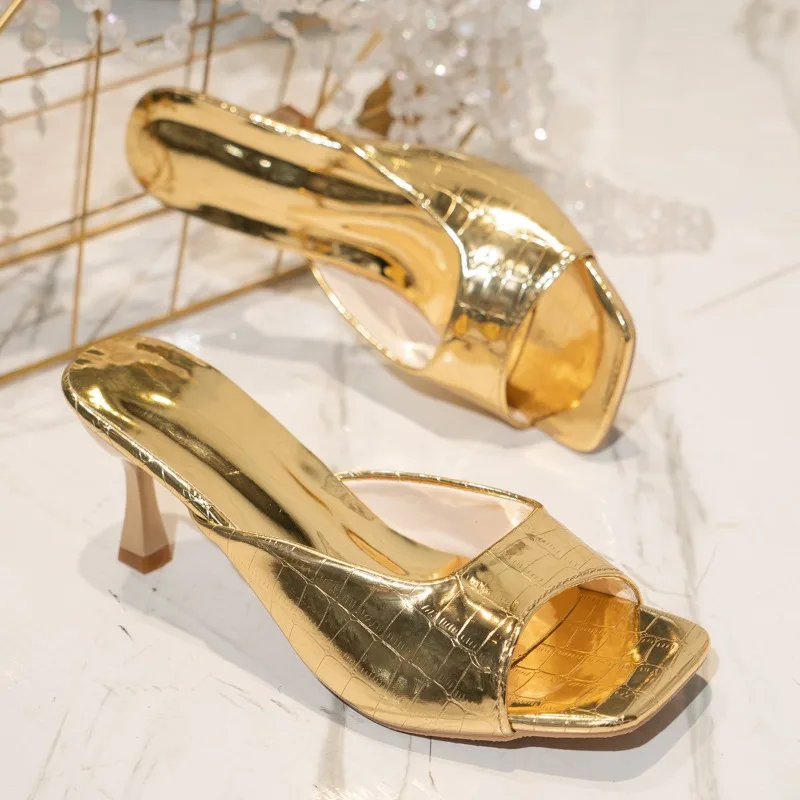 

Новый стиль, тапочки на тонком каблуке, женские модные яркие кожаные туфли с квадратной головкой, противоскользящие износостойкие босоножки на высоком каблуке