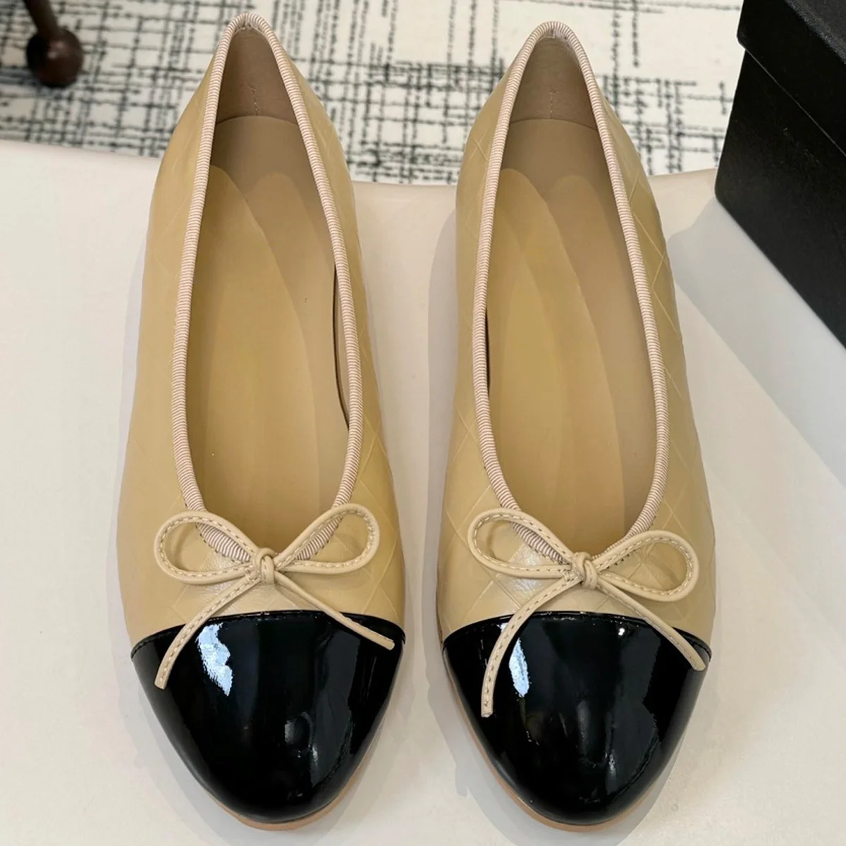 

2026 Women's Quilted Leather & Patent Cap-Toe Ballet Flats with Bow Detail, Retro Office Casual Shoes YYT26041924
