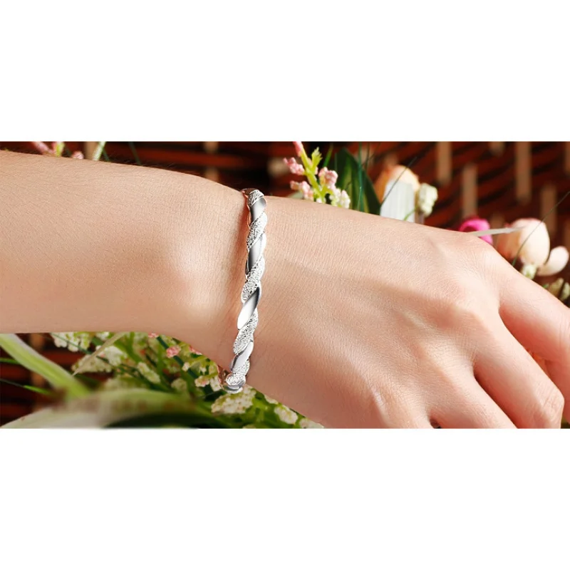 925 Sterling Silver Bracelet for Women Fashionable Interlocking Infinity Ring Design Retro Party Jewelry