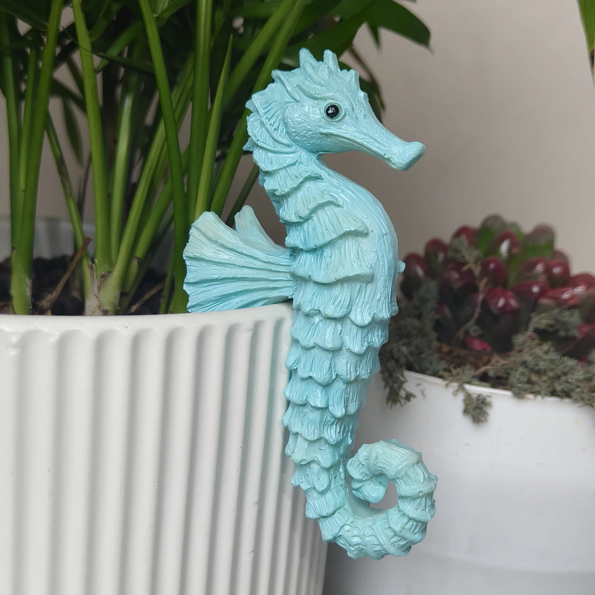 Cute and Fun Resin Seahorse Decorative Hanging Ornaments, Garden and Home Decorations, Crafts for Ocean Animal Enthusiasts, Outdoor Garden and Yard Decorations
