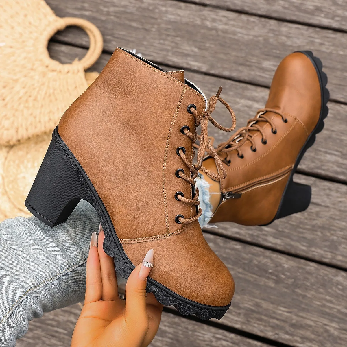 

Новые зимние женские ботинки 2025 года. Ботильоны на высоком каблуке в британском стиле для экспорта, большой размер, толстый каблук, боковая молния.