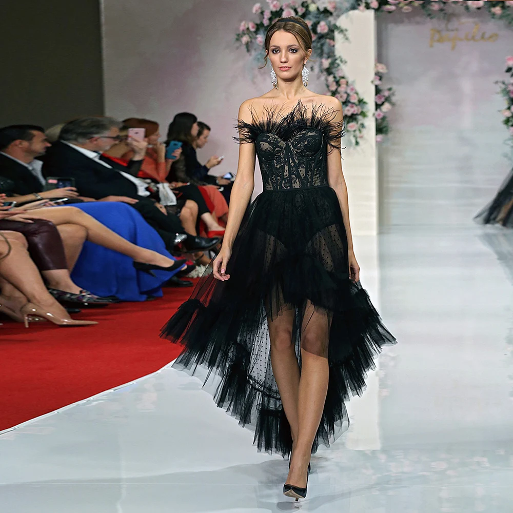 

Black Sexy Feather Strapless Homecoming Dresses High Low Tulle Applique Cocktail Dress Simple Ruched A-line Formal Party Gown