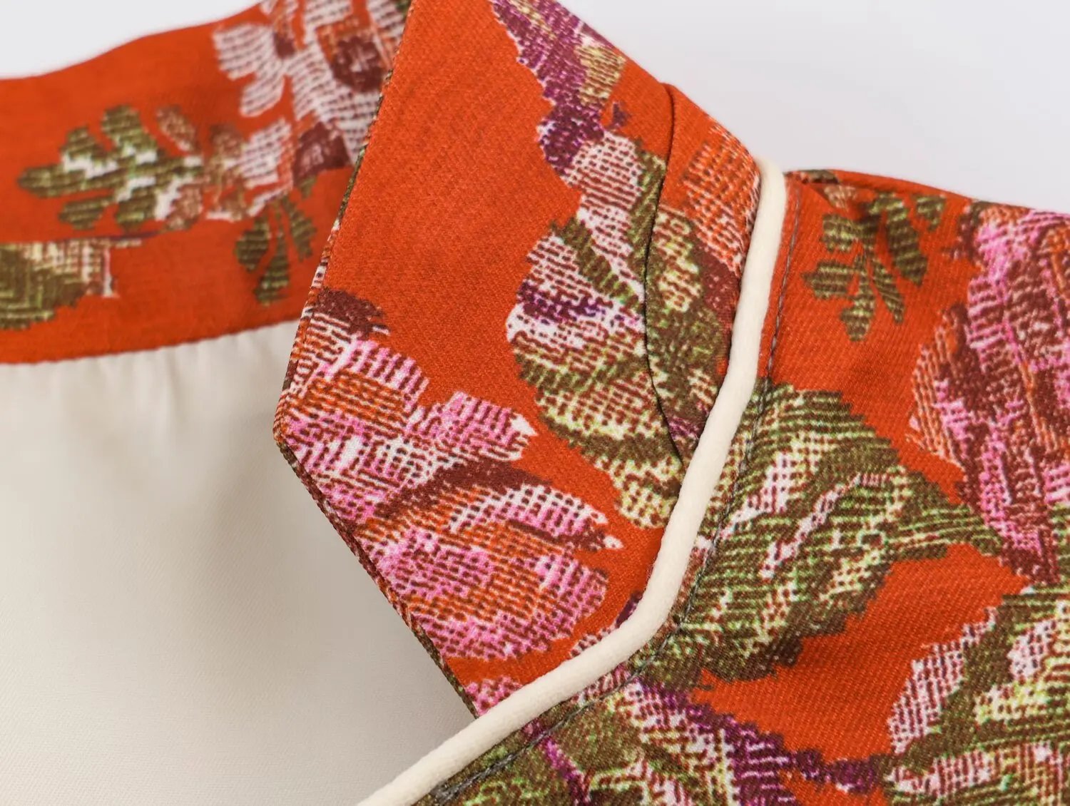 KONDALA Damen Blazer mit schickem Blumenmuster, eleganter, lässiger, schmaler Blazer mit Knöpfen, Trendiger Vintage-Blazer für den Frühherbst/Herbst 2026 – Detail 8