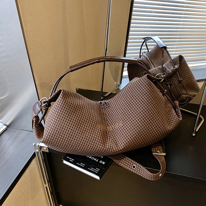 

2025 Autumn Fashionable Retro New Plaid Large Capacity Shoulder Bags Exquisite Stylish Design Hot Trendy Crossbody for Women
