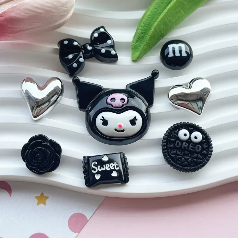 

5 шт., милые черные Sanrio Kuromi Bow Love, мультяшные подвески из смолы с плоской задней частью для рукоделия из смолы, материалы для скрапбукинга, украшения