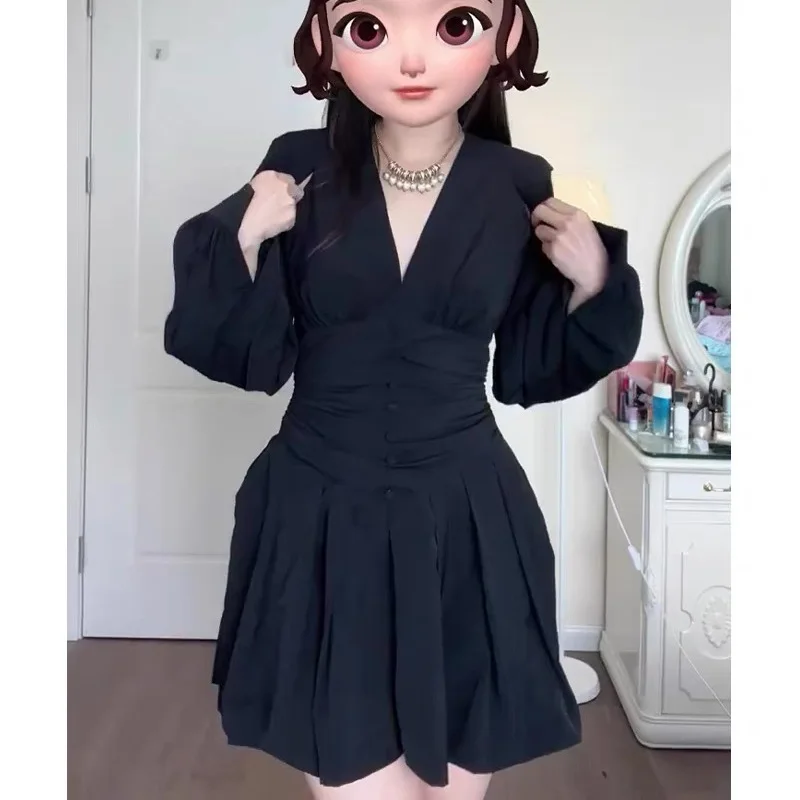 

Black V-neck Long-sleeved Dress Fall Sexy Temperament Waist Thin Pleated Short Skirt