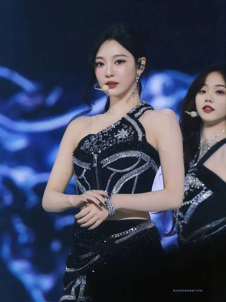 Girl Group Ning Yizhuo Same Style Supernova Stage Outfit Kpop Road Show Jazz Stage Performance Costume view 3