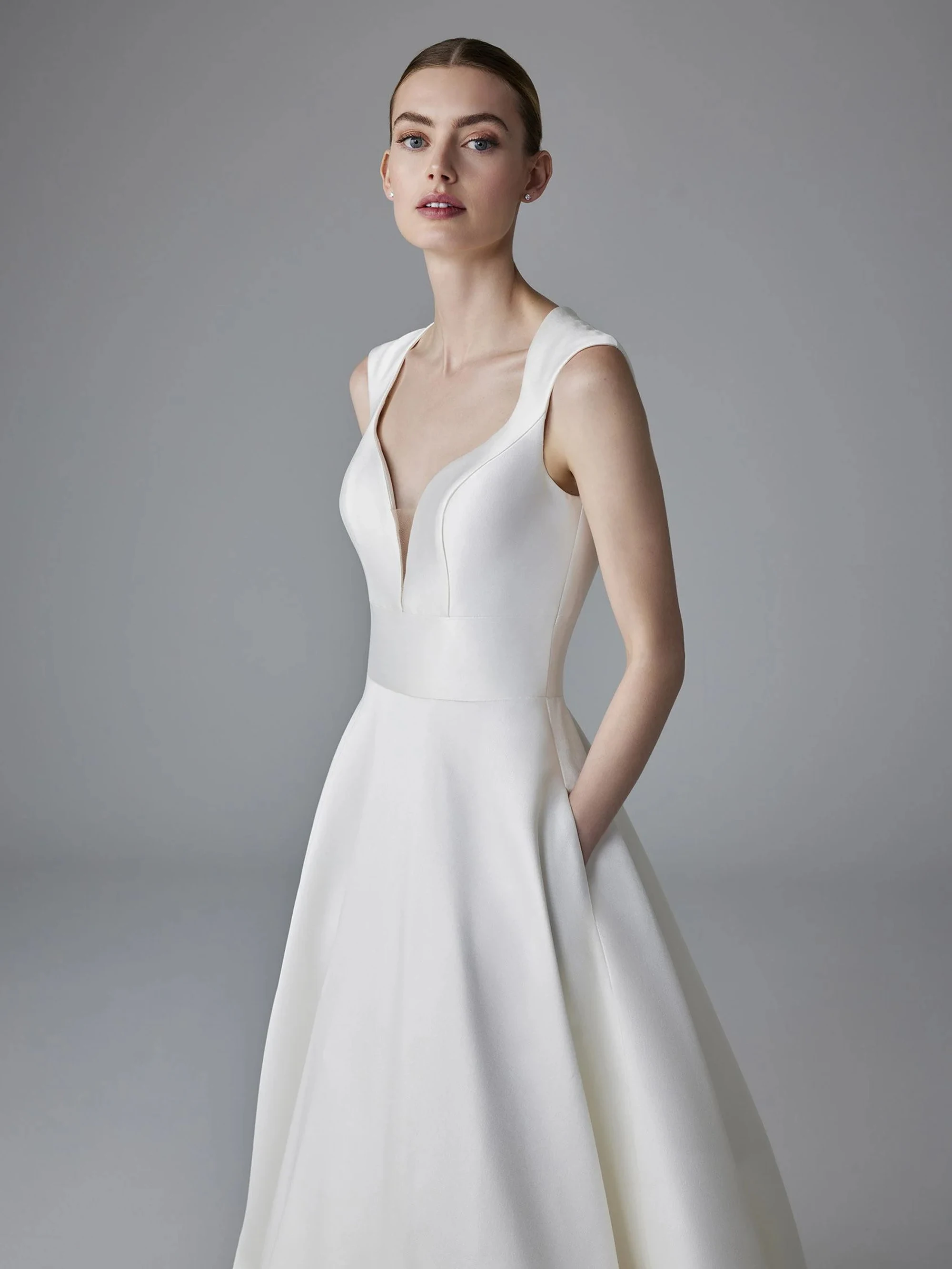 V ネックプリンセスサテンスパゲッティストラップウェディングドレス恋人キーホールバックセクシーなウェディングドレス Vestido De Novia 2025 カスタマイズ Vネックプリンセス サテン スパゲッティ ストラップ ウェディングドレス スウィートハート キーホール バック セクシー ウェディングガウン Vestido De Novia 2025 カスタマイズ