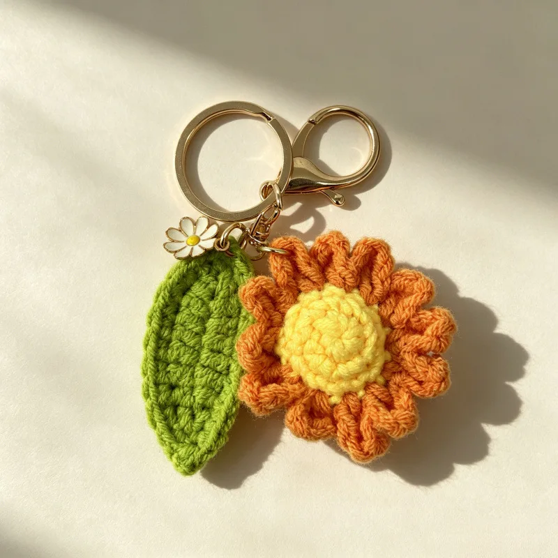 Niedlicher Gehäkelter Gänseblümchen-Schlüsselanhänger Handgemachter Gewebter Mini-Blumenanhänger Gestrickter Blumen-Schlüsselring Taschendekoration Liebevolles Geschenk – Detail 5