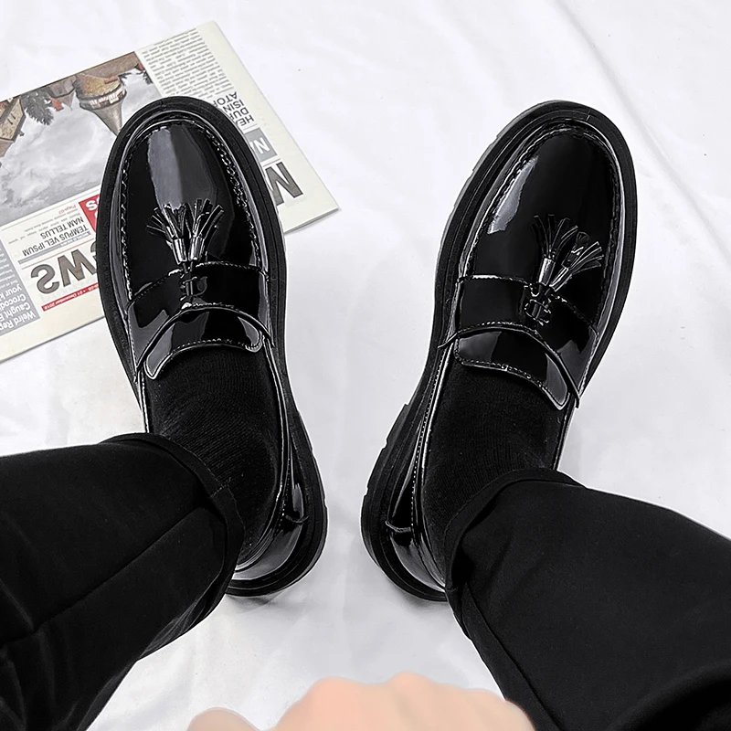 

New Men's Slip-On Loafers Shiny Leather Breathable Comfortable Outdoor Sports Casual Shoes Easy Wear Walking Shoes