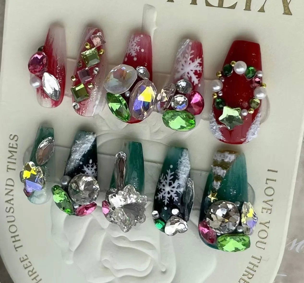 10Pcs Red Green White Snowflake Deer Press on Nails Glitter Powder Winter Christmas Hat False Nail Charms Fake Nail Art Manicure