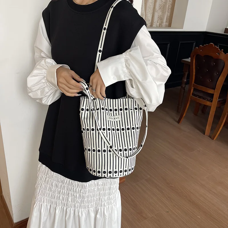 Fashion Printing Painting Style Bucket Tote Bag for Women 2026 Summer Versatile Texture Contrasting Simple Woman Shoulder Bag