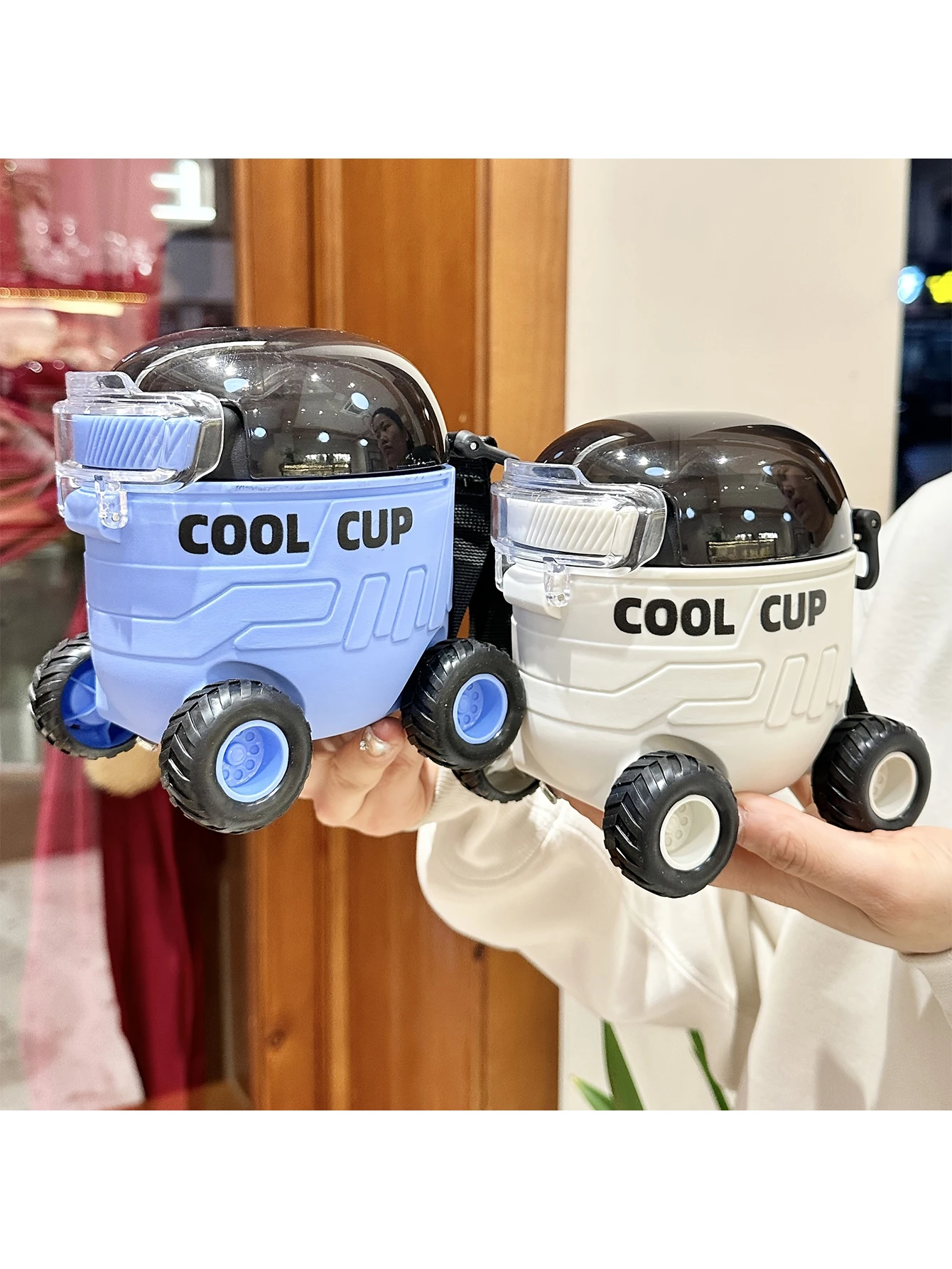 زجاجة مياه من القش على شكل سيارة رائعة على شكل المريخ مع حزام 550 مللي زجاجة مياه للأطفال كرتونية ذات سعة كبيرة كوب امتصاص هدية #1