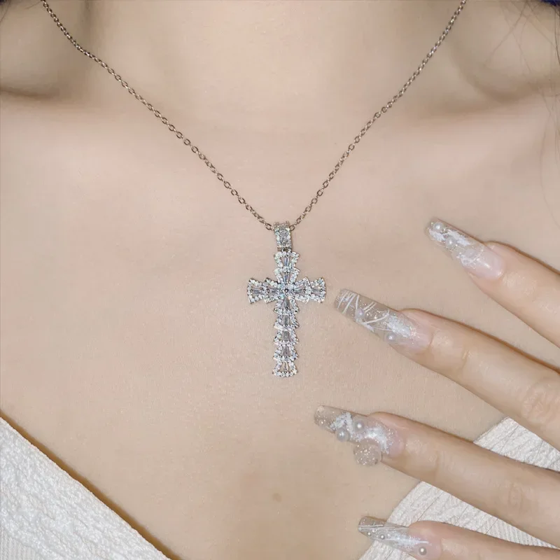 

MDL Moissanite Style White And Beautiful Trapezoidal Zirconia Pendant 18k Gold Plated Cross Chain With Micro Diamonds