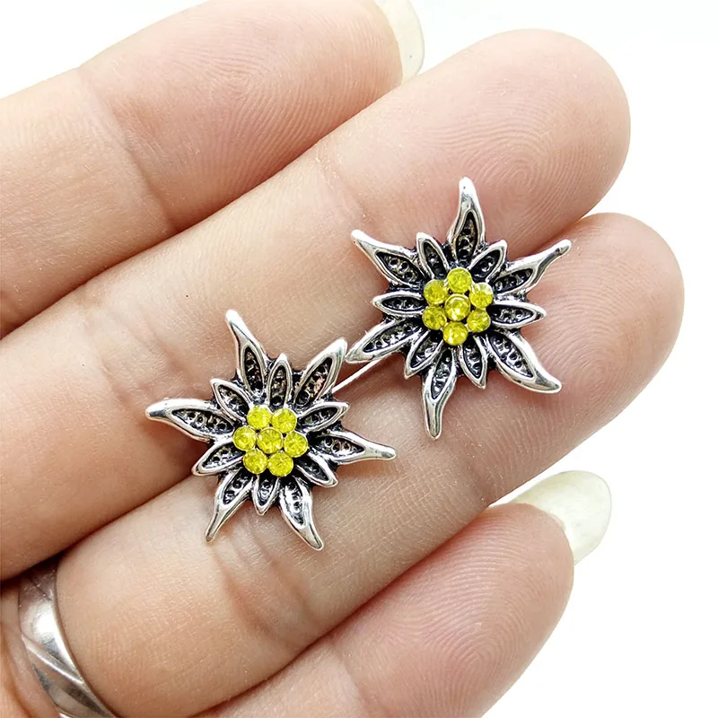 New German Traditional Oktoberfest Edelweiss Stud Earrings Simple Fashion Vintage Lucky Rhinestone Earrings for Women Jewelry