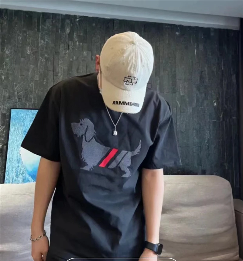 Мужская футболка в корейском стиле, унисекс, с принтом щенка, красные, черные полосы, повседневная уличная хлопковая футболка, городское минималистское искусство, серебряные украшения