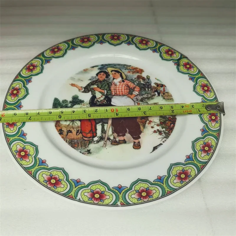 Assiettes anciennes en porcelaine de Chine avec deux membres des femmes du commandement du peuple, vaisselle en céramique vintage pour collectionneurs