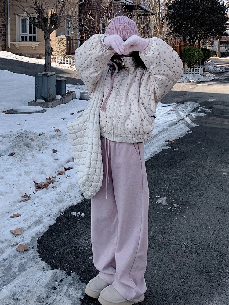 

Новая женская утепленная хлопковая куртка 2026 года: осенне-зимнее корейское пальто с нежным цветочным принтом для женщин