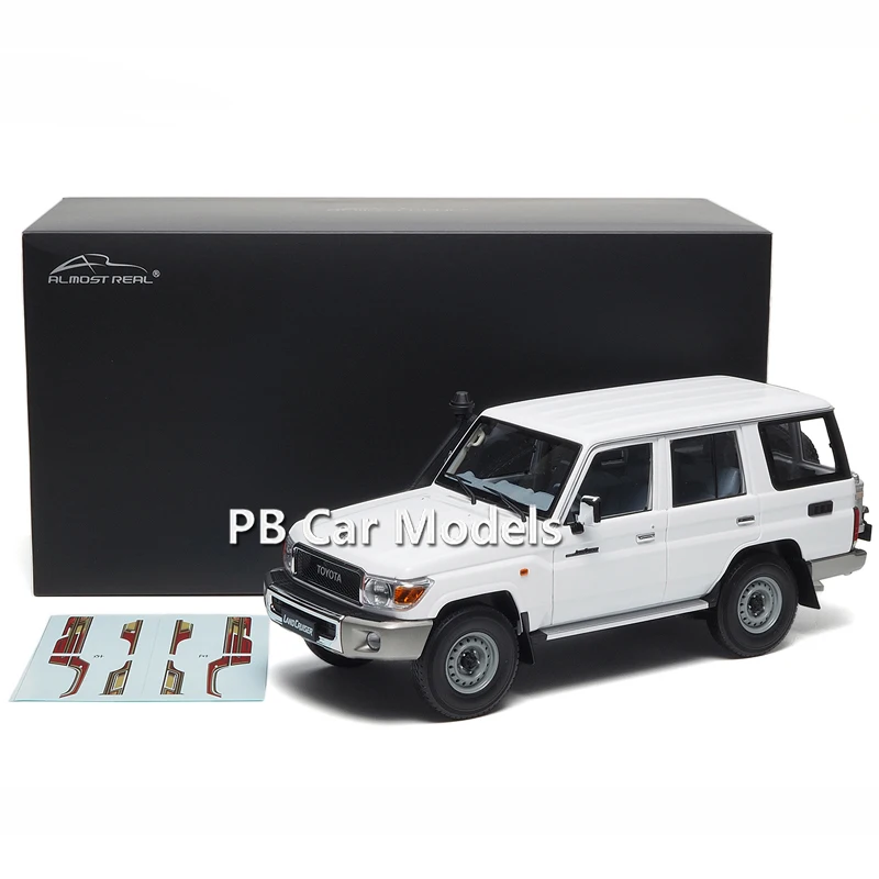 Almost Real Car Model 1/18 Land Cruiser76 Alloy Fully Open Car Model White