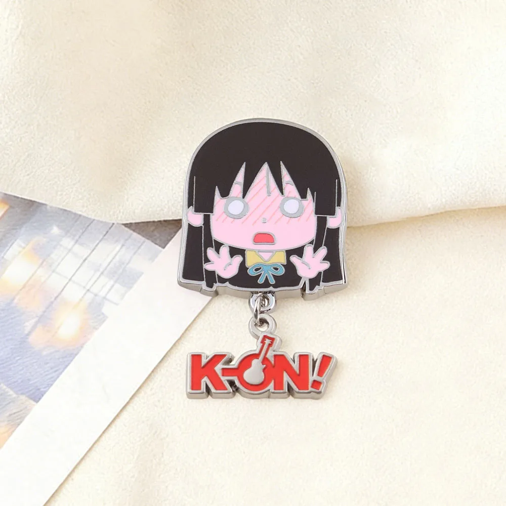 K-On！Akiyama Mio Anime Chibi-Charakter Emaille-Pin Niedliche Brosche mit überraschtem Gesichtsausdruck für Rucksäcke, Kleidung, Fans, Geschenk-Accessoire – Detail 8