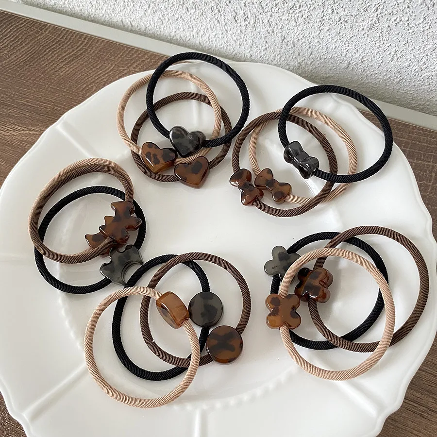 

Набор из 3 модных акриловых эластичных резинок для волос в корейском стиле с леопардовым принтом и простыми бантиками в форме сердца.