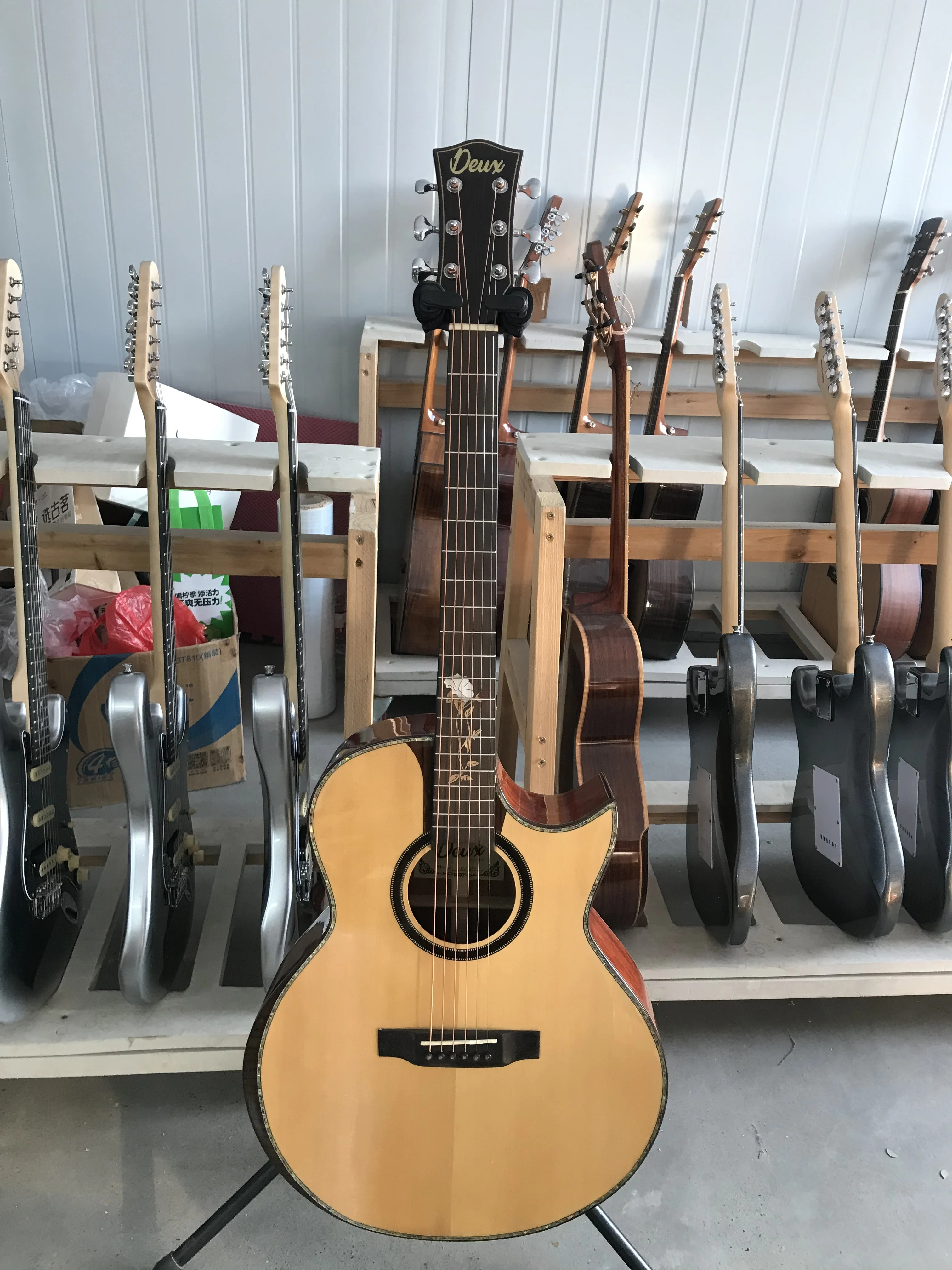 40-Inch Spruce Top Rosewood Fretboard Acoustic Electric Guitar With Special Cutaway For Music Lovers
