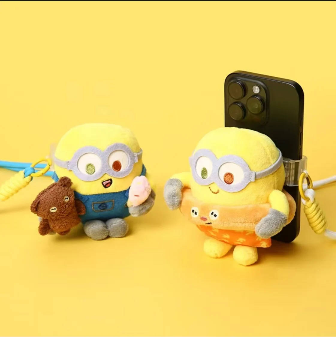 

Universal Studios Minions BOB TIM Sharing Time Series Phone Grip Cute Cartoon Cellphone Holder Detachable Finger Stand Back