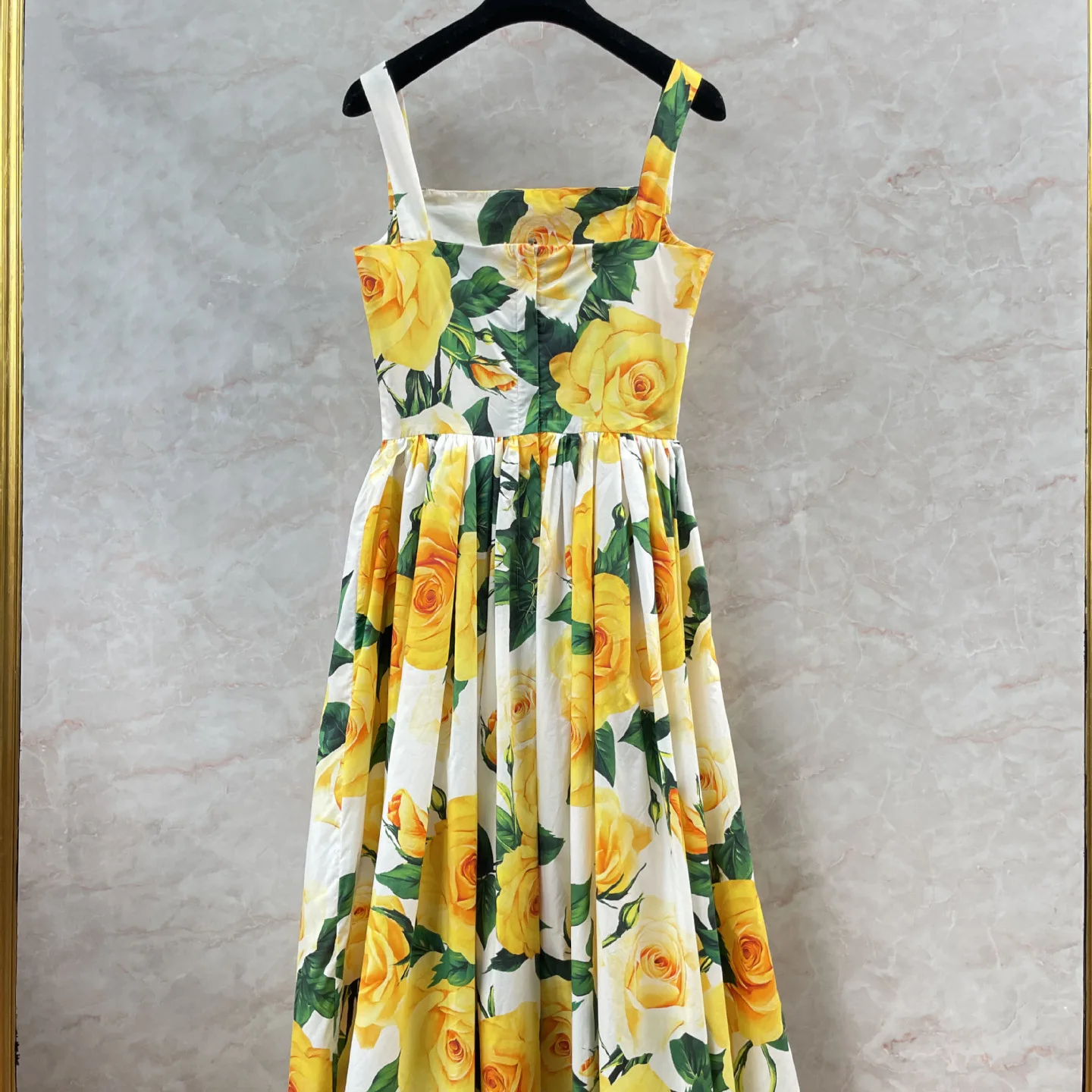 24 Summer New Forest Series Yellow Rose Series Sling Dress Wrapped Chest with Hundred Pleats and Large Hem Long Skirt