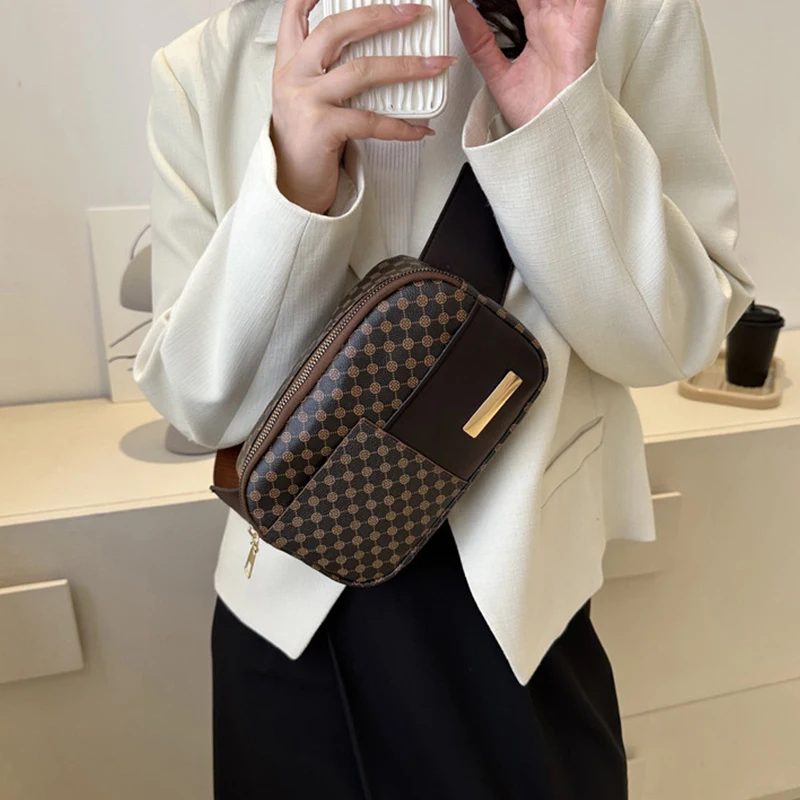 男女兼用のデザインを採用したニュートラルカラーのパッド入りウエストバッグは、旅行やビジネスに適しています。