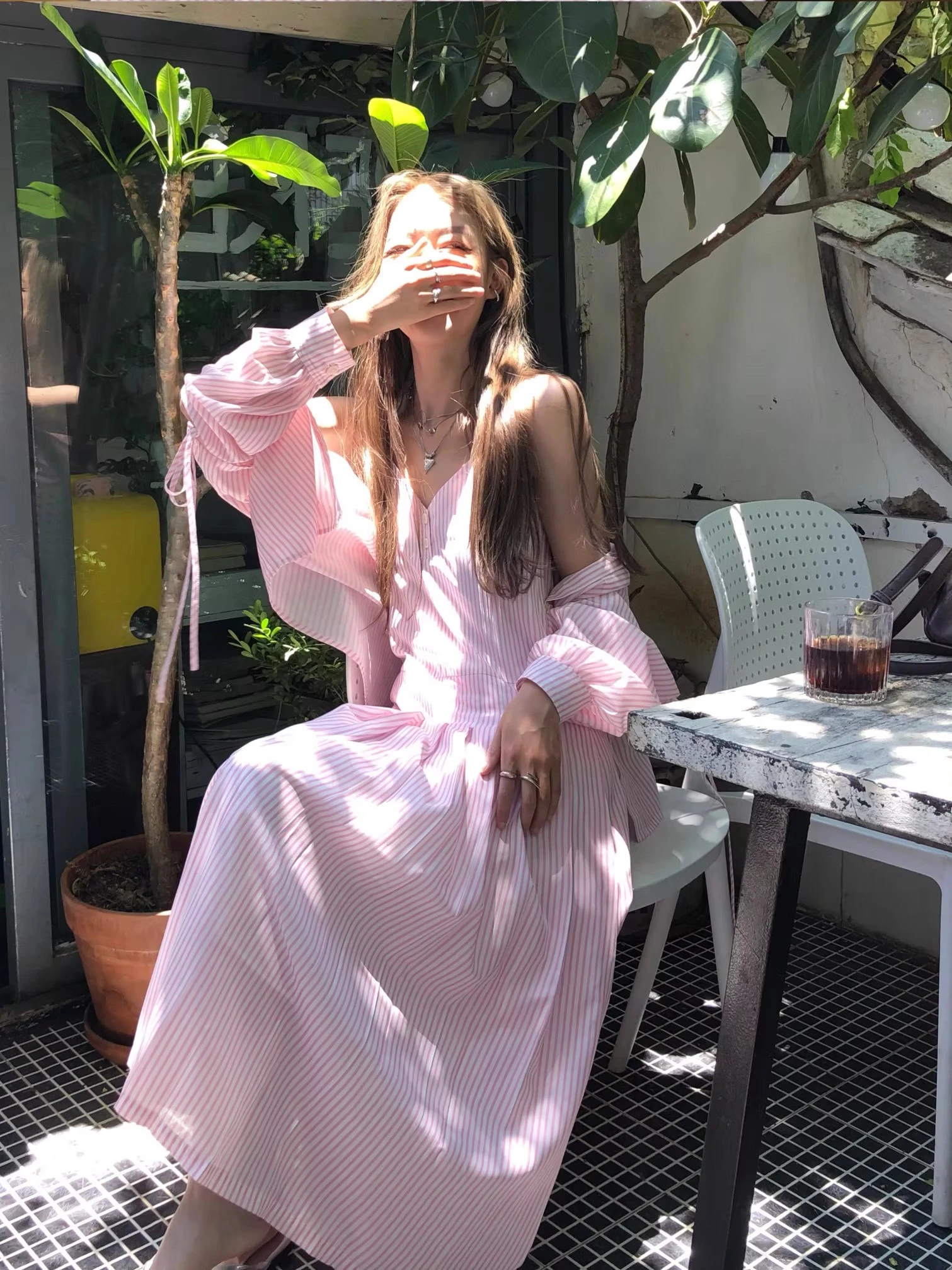 

Женский летний комплект Soolrok: модный топ на бретельках с V-образным вырезом и завязками, в полоску, из полиэстера